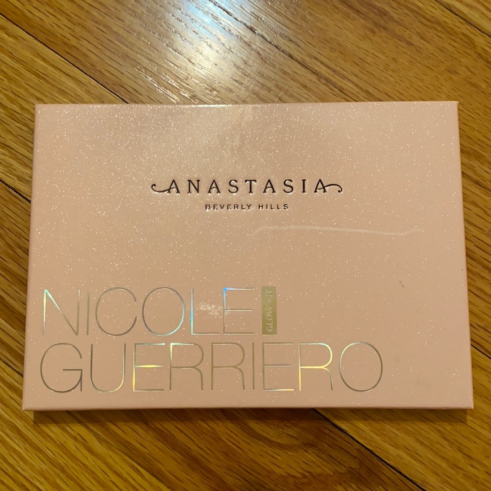 ABH x Nicole Guerriero highlight kit
